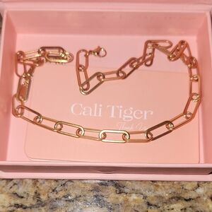 Gold Chain Necklace with Modern Paperclip Design for Casual and Formal Occasions